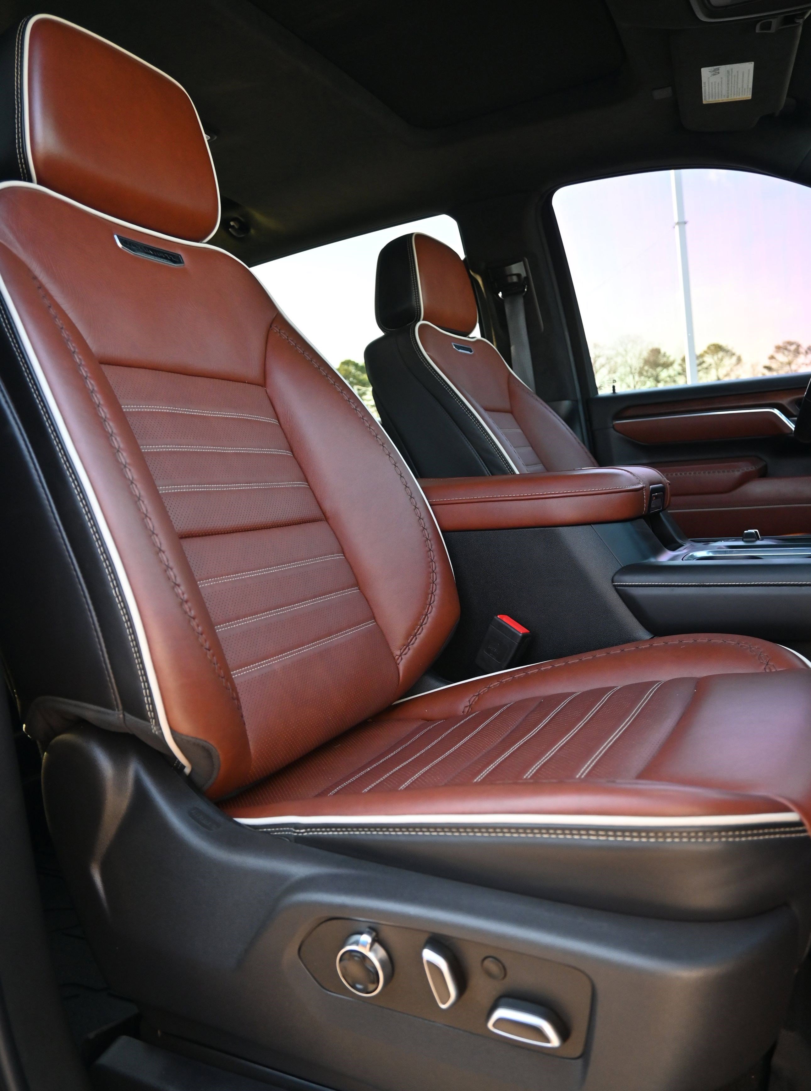 Used 2024 GMC Sierra 3500 Denali Ultimate image 34