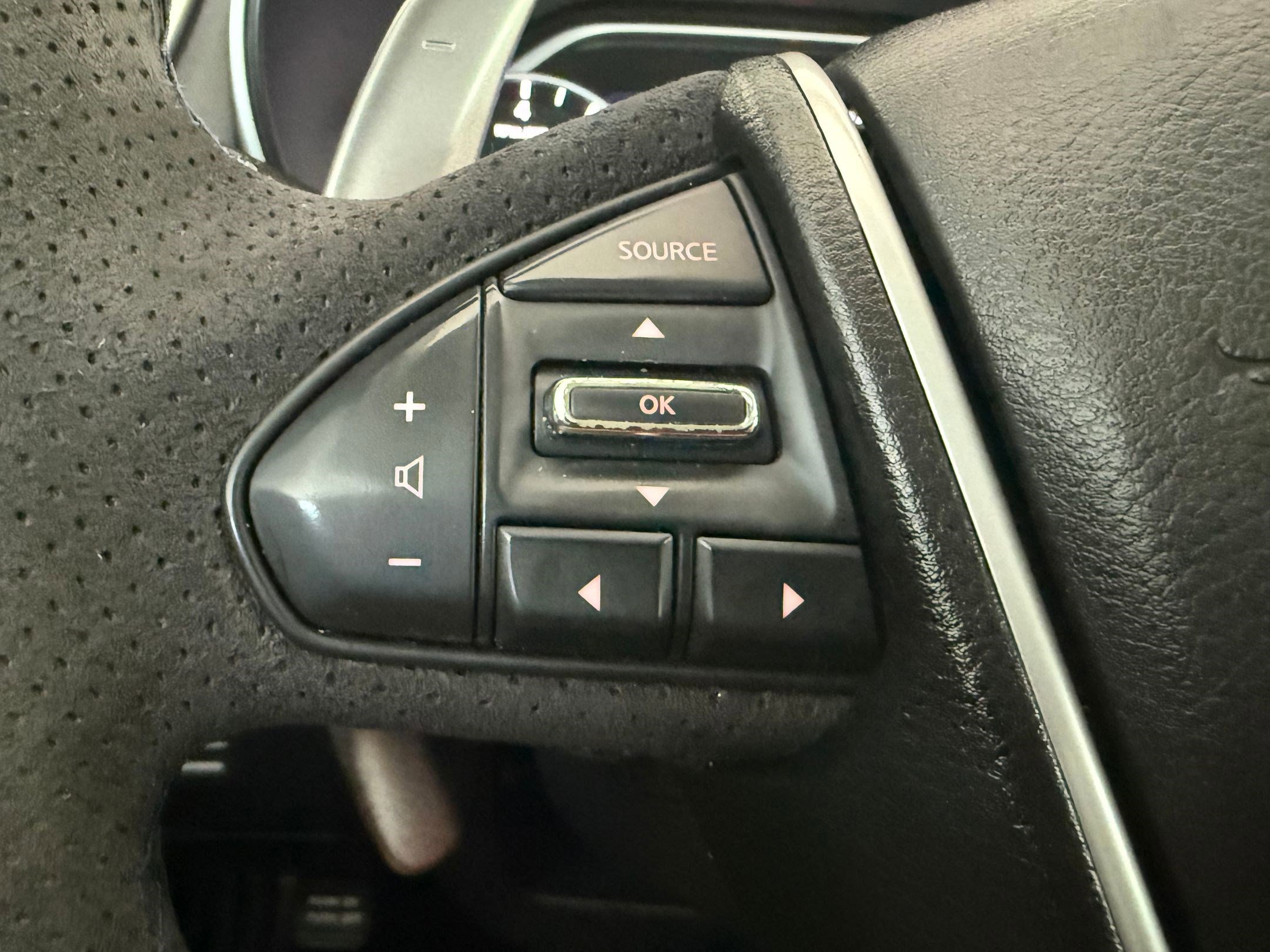 Used 2017 Nissan Maxima SR w/ Midnight Edition image 17