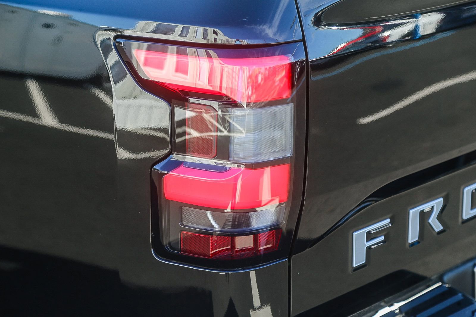 Used 2022 Nissan Frontier SV w/ Technology Package image 8