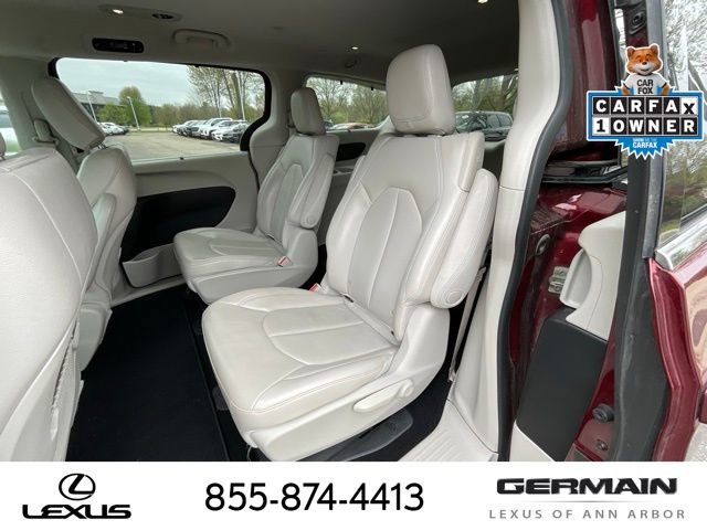 Used 2018 Chrysler Pacifica Touring-L FWD image 13