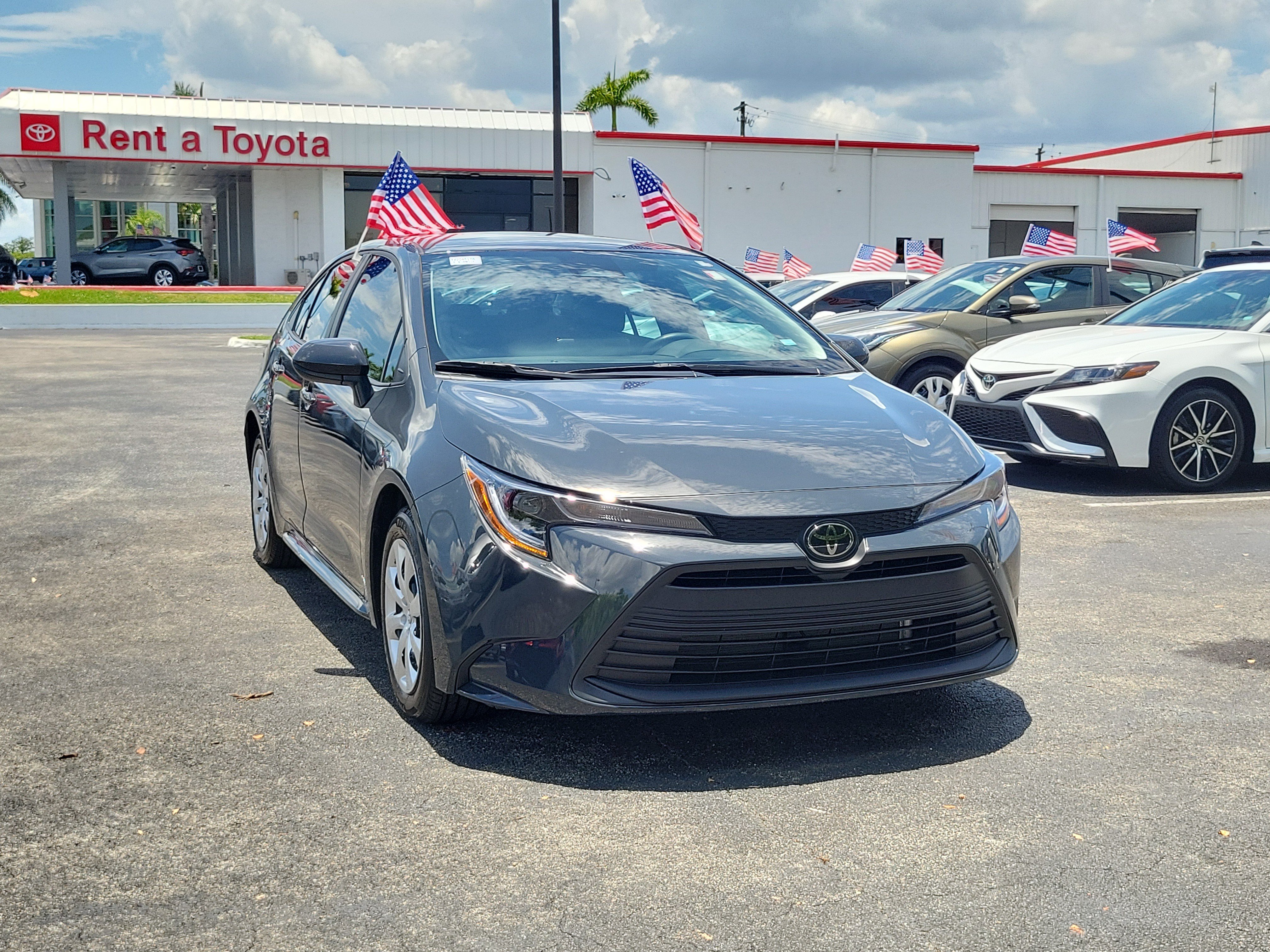 Used 2025 Toyota Corolla LE w/ Convenience Package FWD image 2