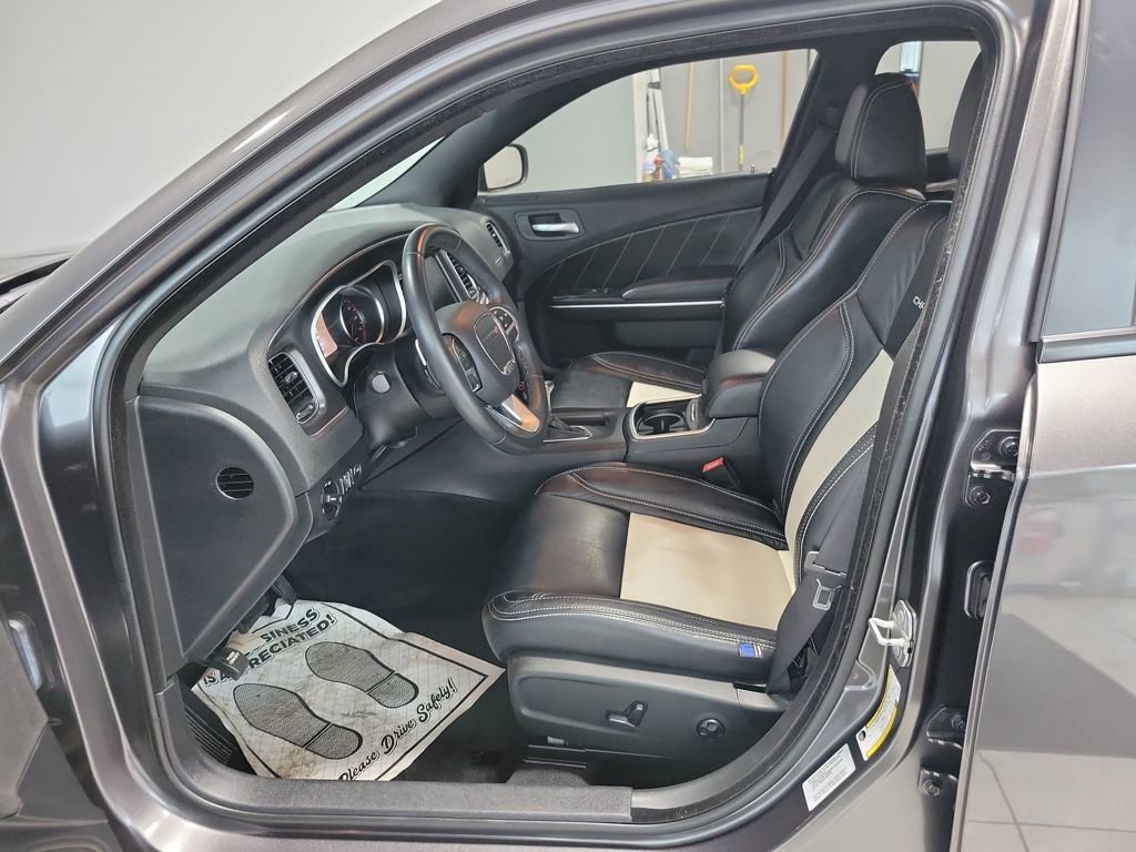 Used 2015 Dodge Charger SXT image 32