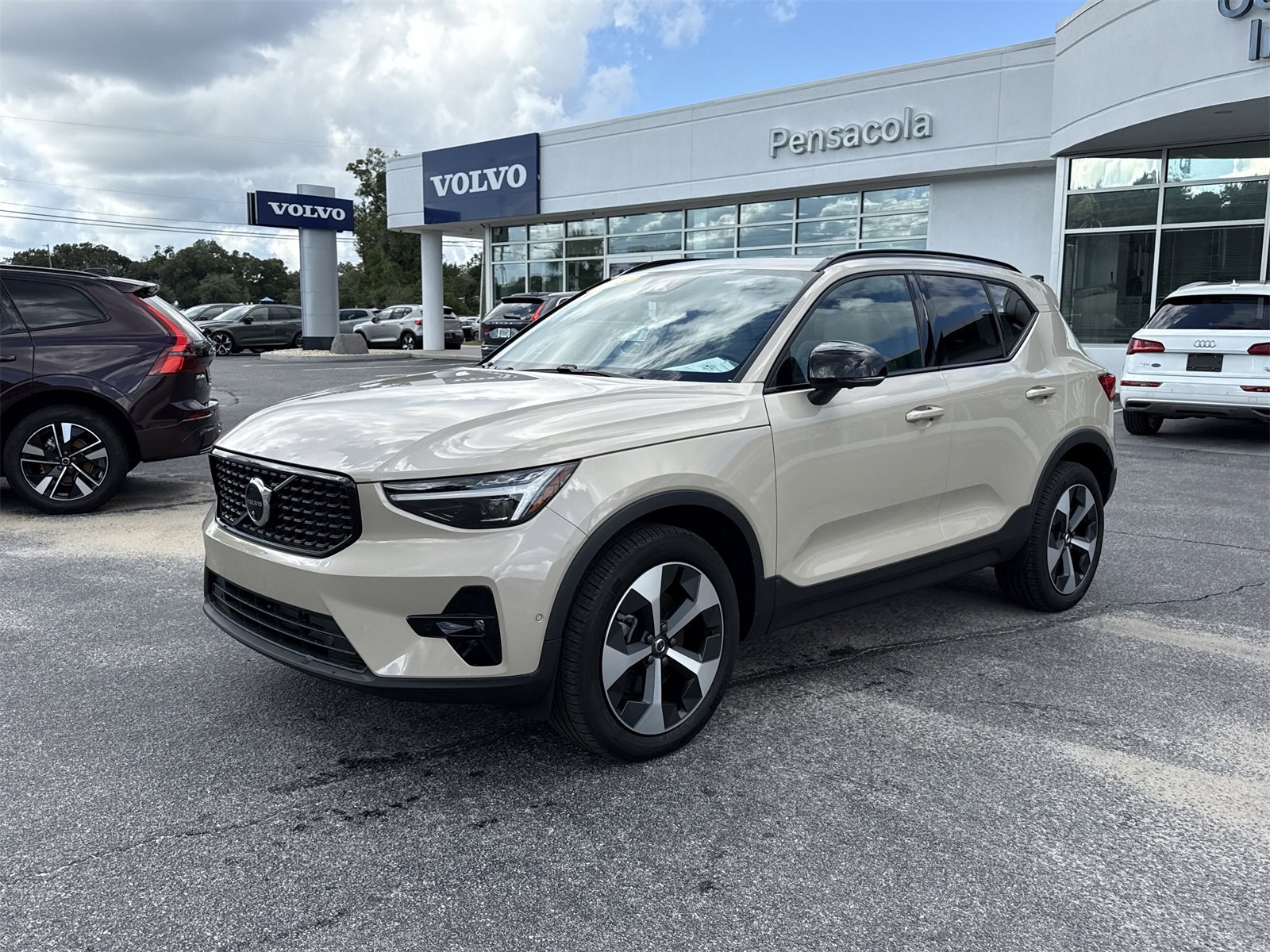Used 2025 Volvo XC40 B5 Plus w/ Protection Package Premier