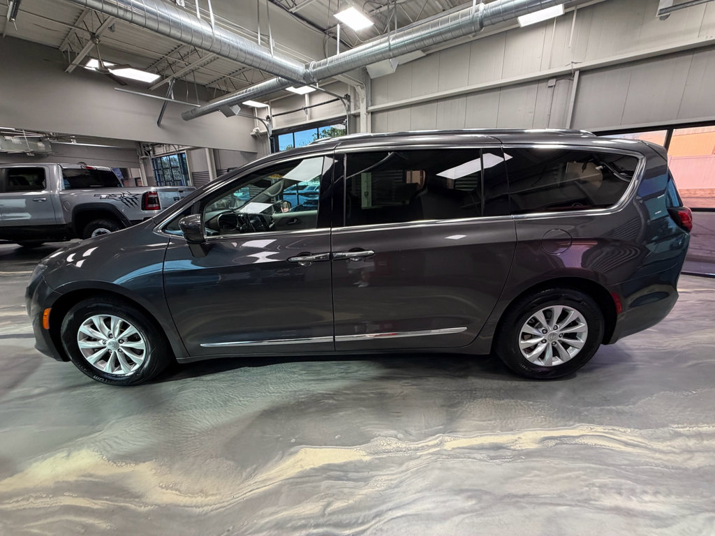 Used 2018 Chrysler Pacifica Touring-L Plus FWD image 35
