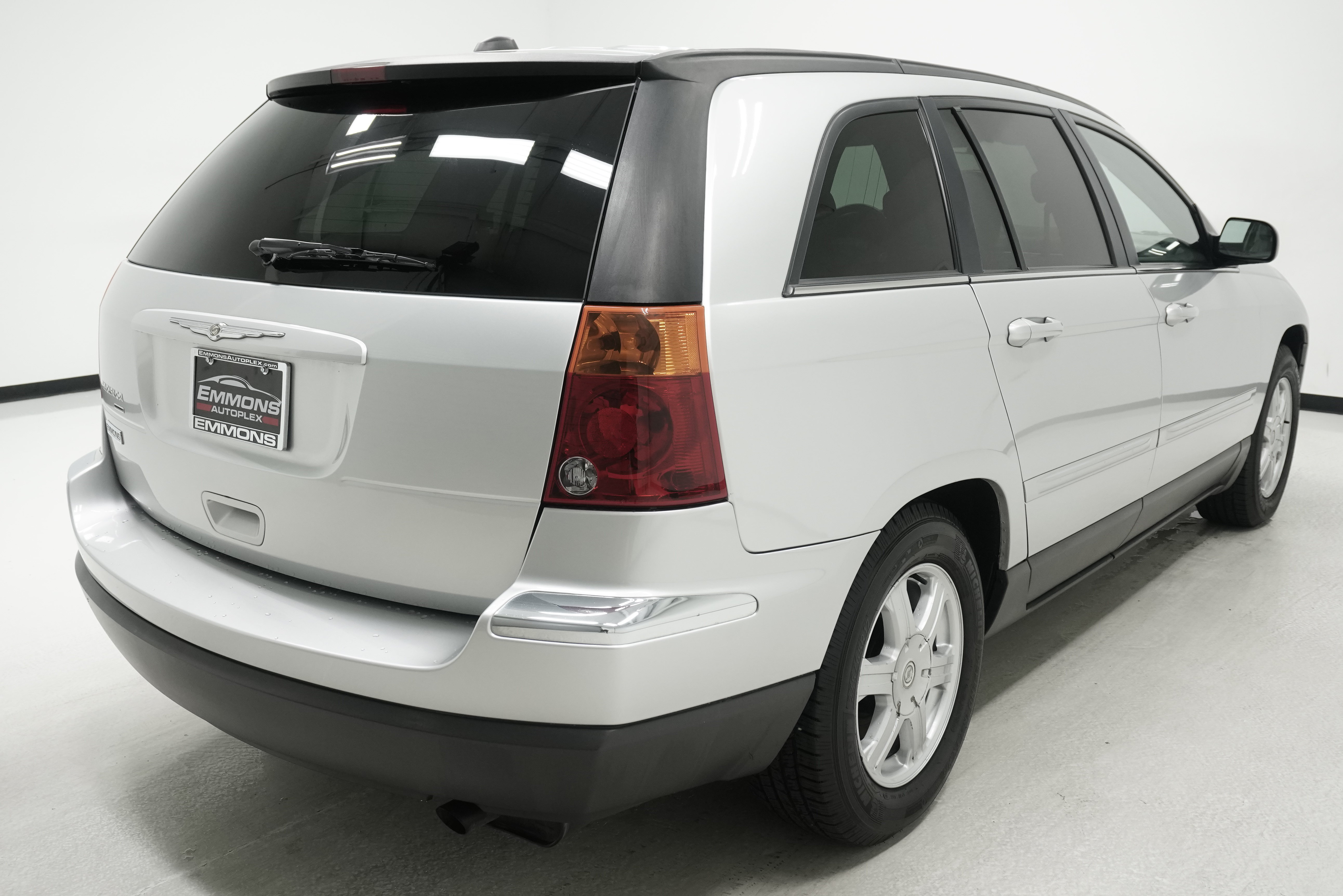 Used 2005 Chrysler Pacifica Touring FWD image 4