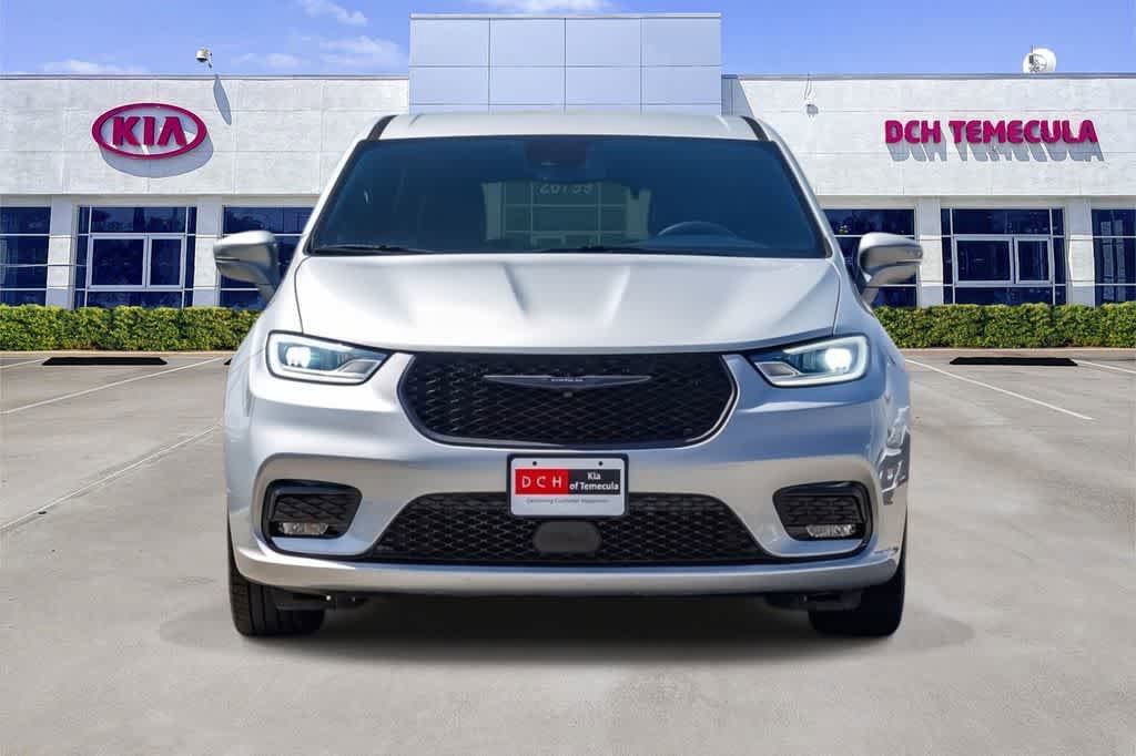Used 2022 Chrysler Pacifica Touring-L w/ S Appearance Package FWD image 2