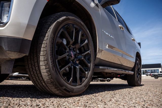 Used 2023 GMC Yukon SLE image 13