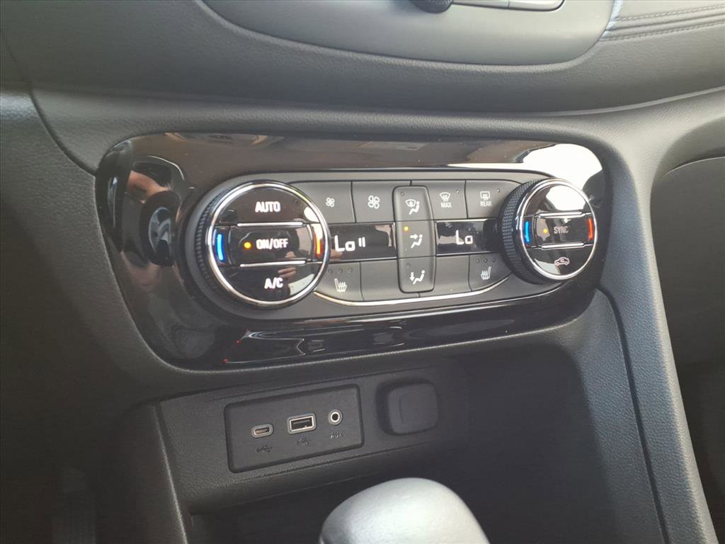 Certified 2022 Buick Encore GX Essence image 20