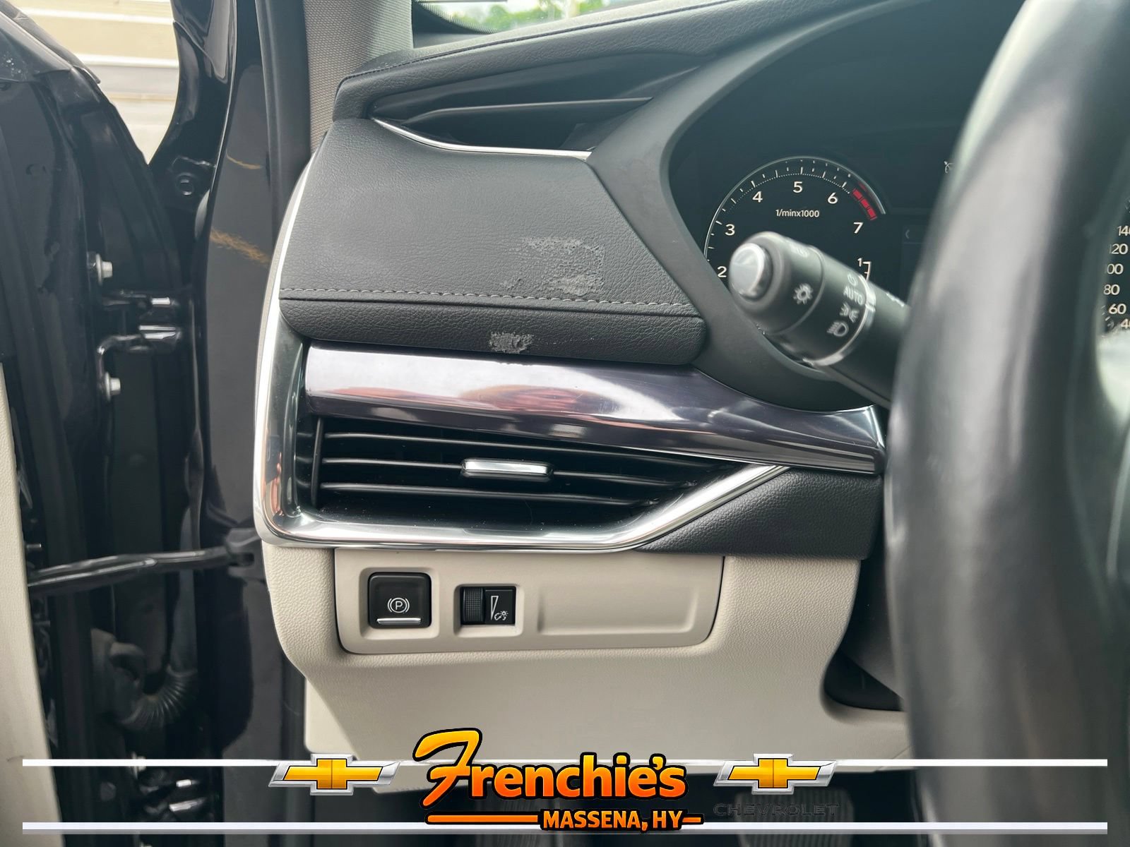 Used 2023 Cadillac XT4 Luxury w/ Driver Awareness Package AWD/4WD image 12