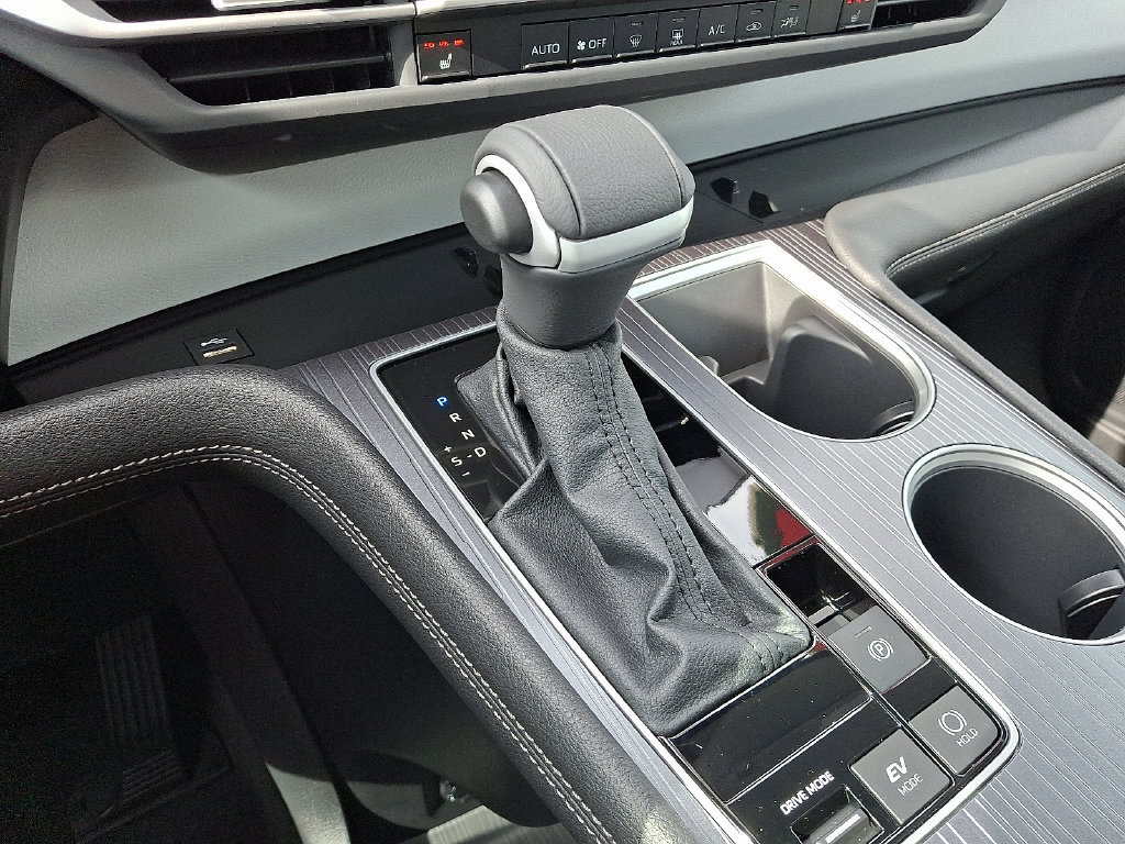 Used 2026 Toyota Sienna XLE FWD image 20