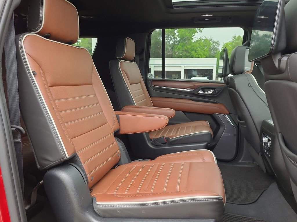 Used 2023 GMC Yukon XL Denali Ultimate w/ LPO, Floor Liner Package AWD/4WD image 28
