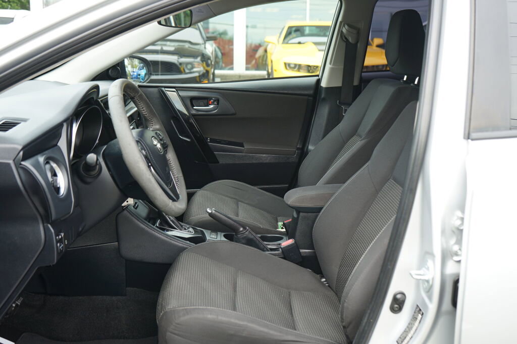 Used 2017 Toyota Corolla iM image 12