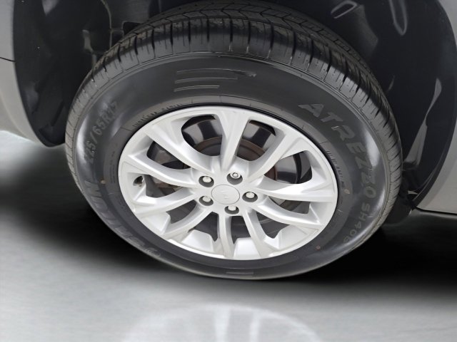 Used 2019 Jeep Cherokee Latitude w/ Cold Weather Group image 14