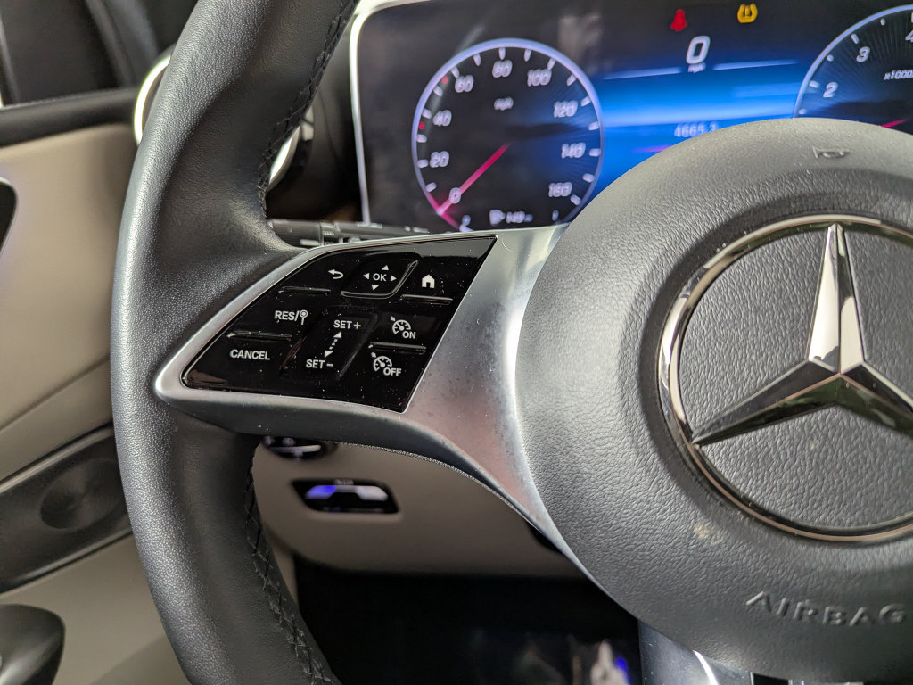 Used 2024 Mercedes-Benz GLC 300 4MATIC image 23