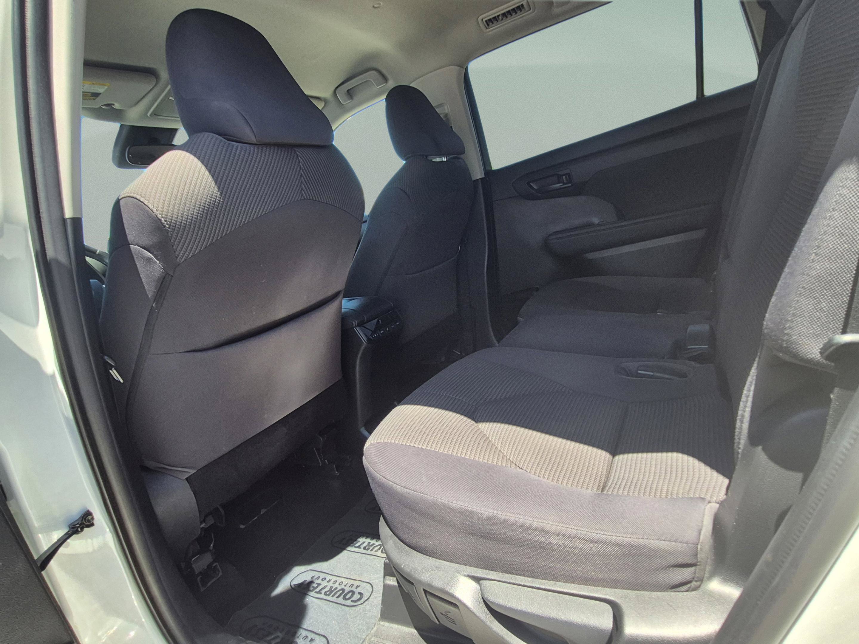Used 2021 Toyota Highlander LE FWD image 16