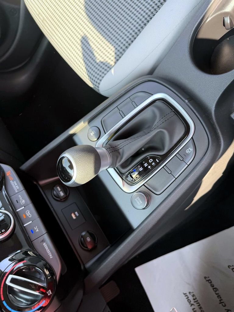 Certified 2023 Hyundai Kona SE AWD/4WD image 20