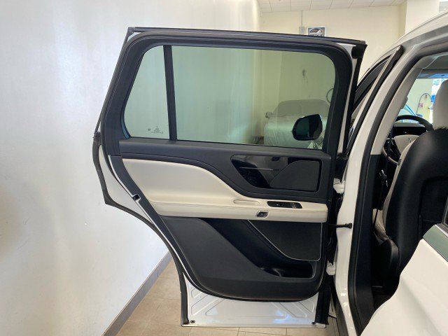 Used 2025 Lincoln Aviator AWD image 8