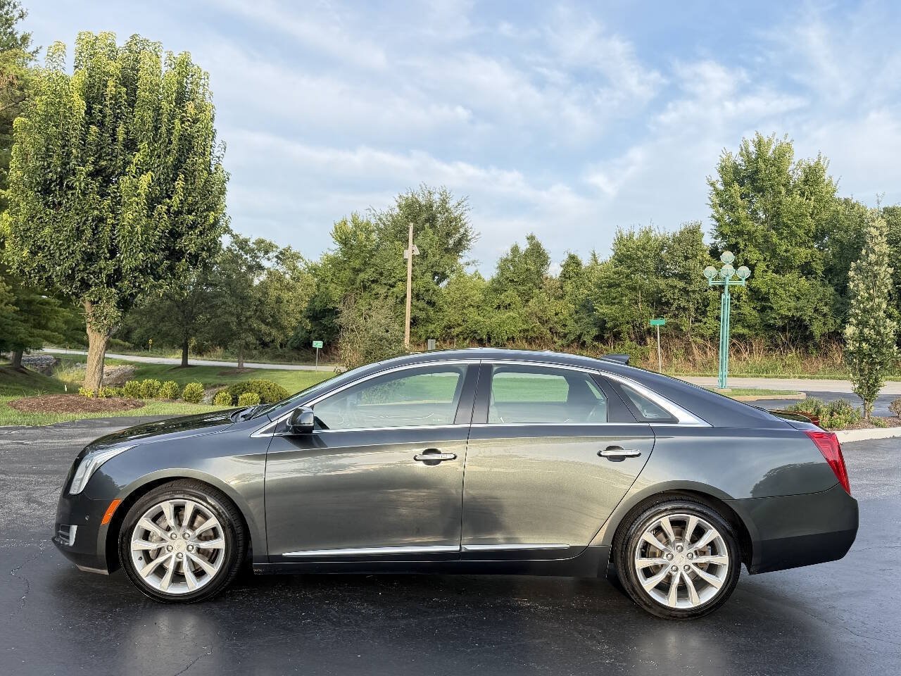 Used 2017 Cadillac XTS Luxury w/ Driver Awareness Package FWD image 3