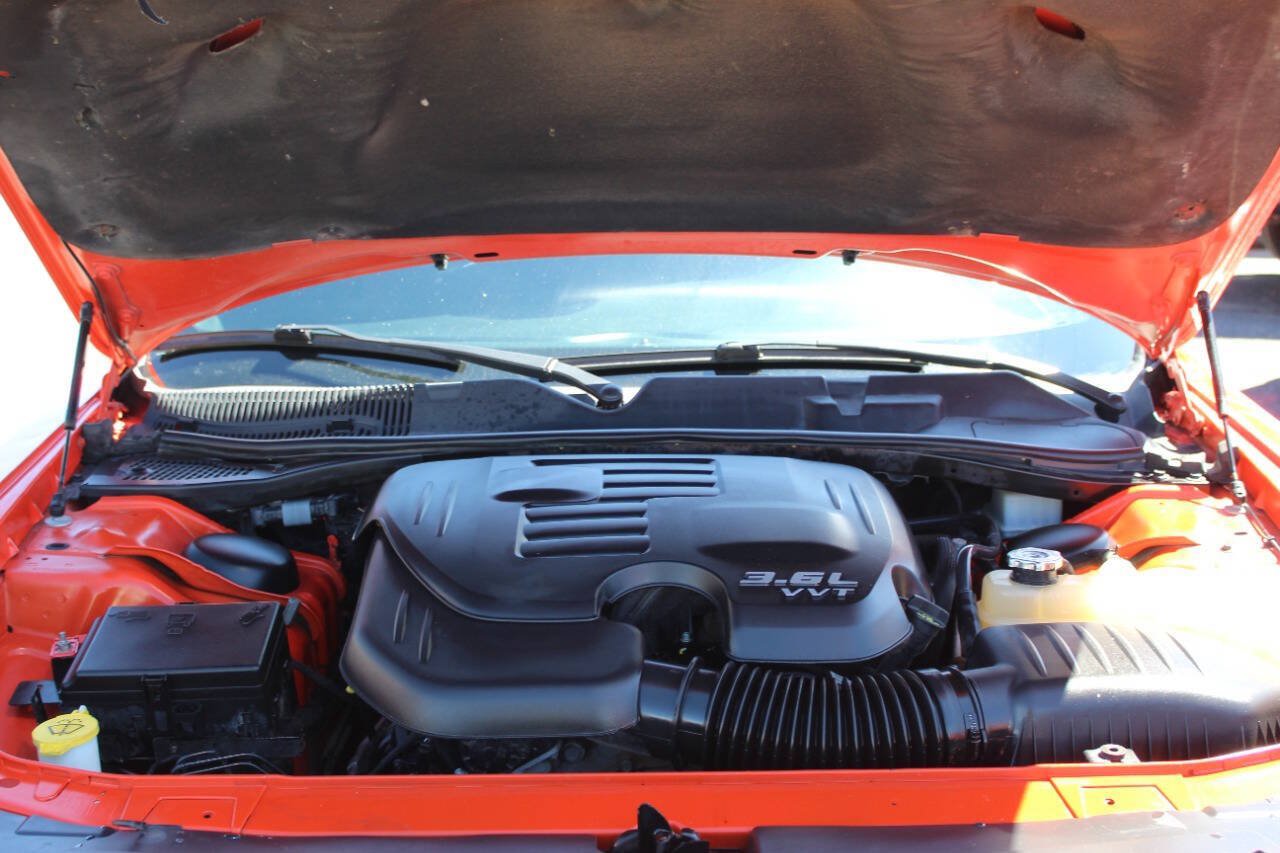 Used 2019 Dodge Challenger SXT RWD image 8