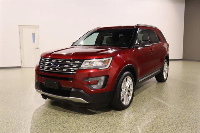 Used 2017 Ford Explorer XLT w/ Equipment Group 202A FWD image 4