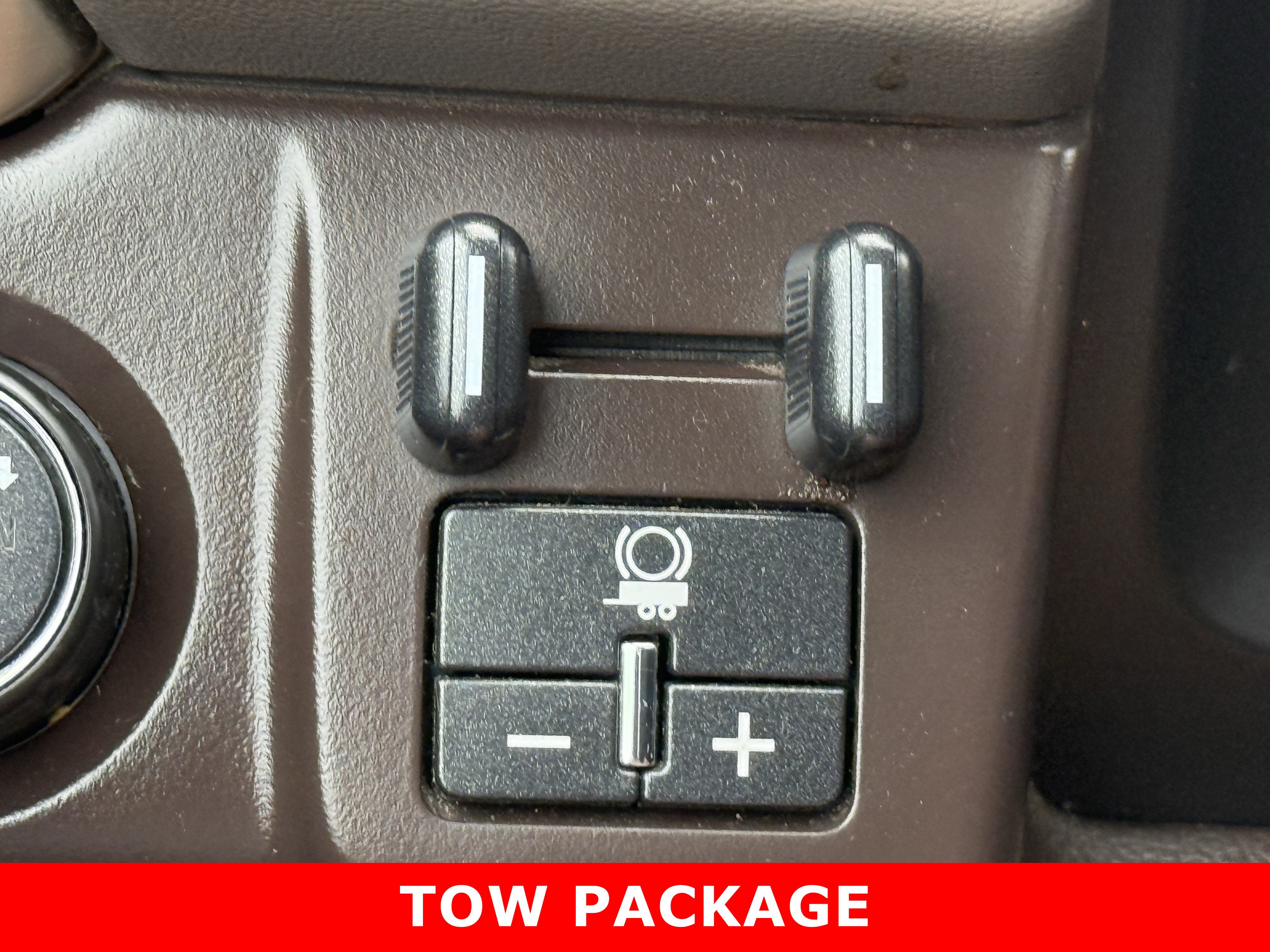 Used 2017 GMC Yukon XL Denali w/ Open Road Package image 29