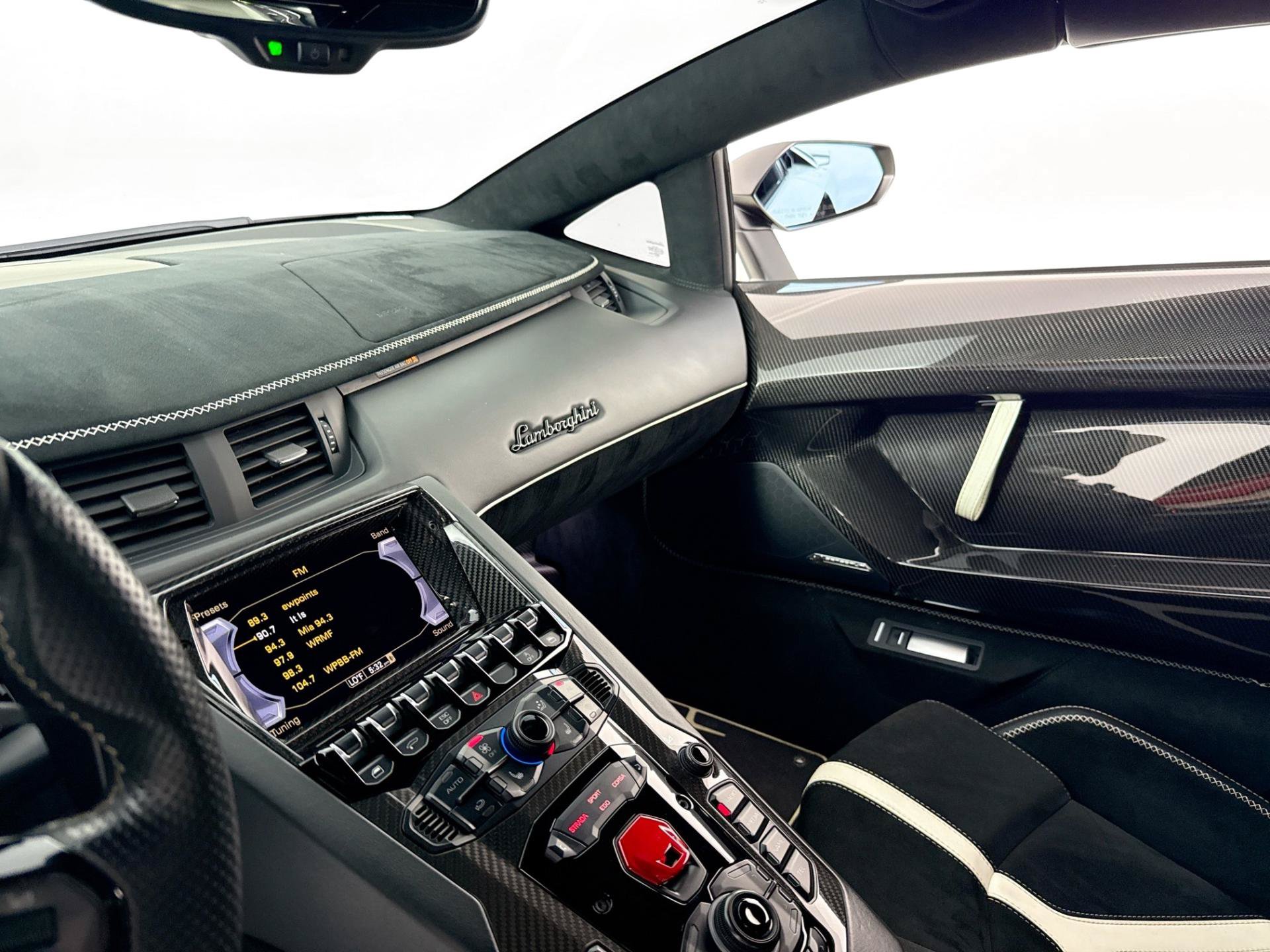 Used 2020 Lamborghini Aventador SVJ AWD/4WD image 30