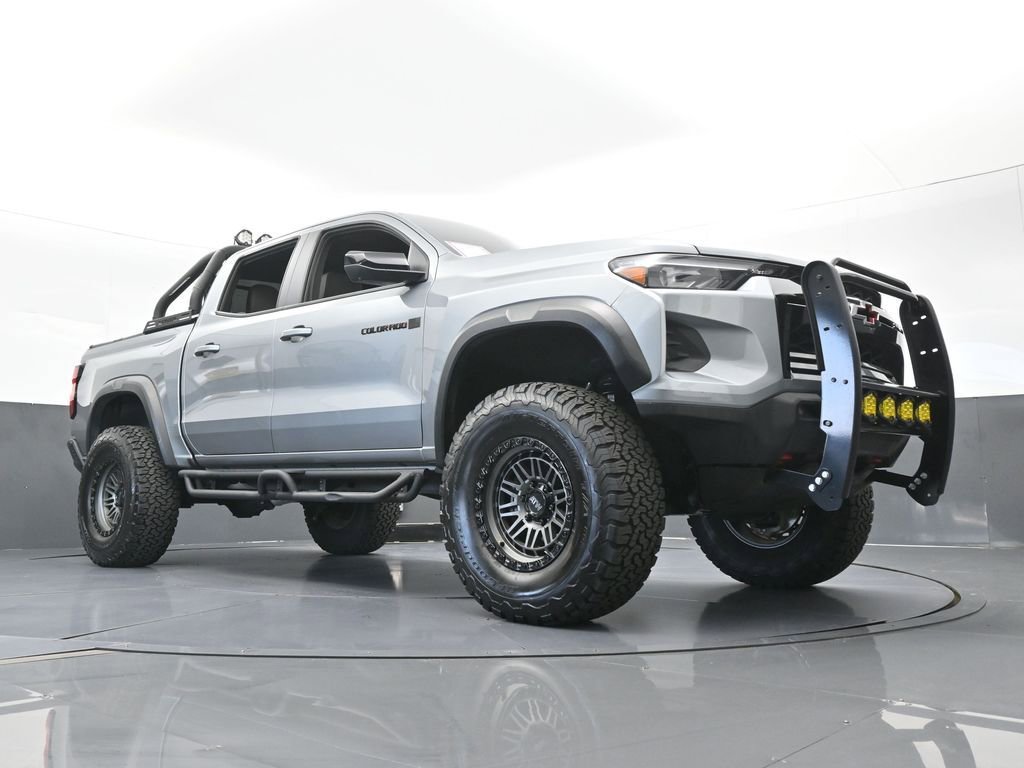 Used 2025 Chevrolet Colorado ZR2 w/ Technology Package AWD/4WD image 68