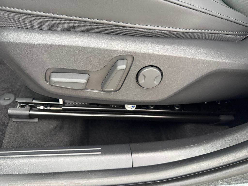 New 2026 Kia Niro EX FWD image 16
