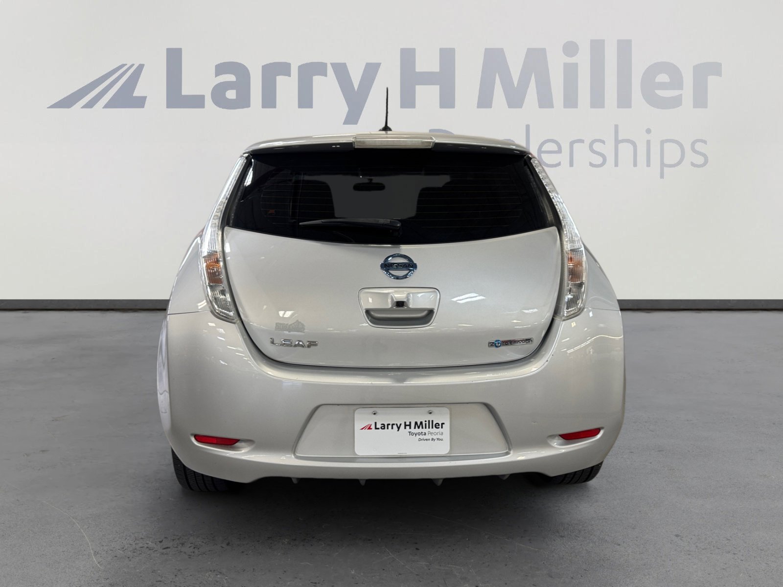 Used 2017 Nissan Leaf SV FWD image 4
