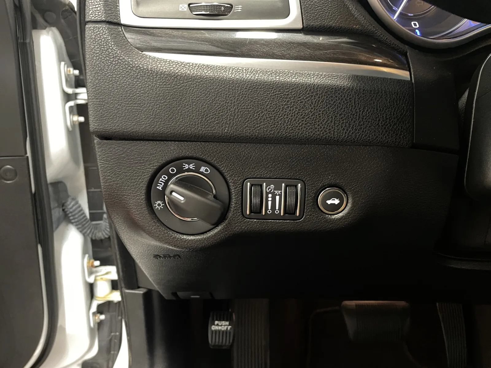 Used 2022 Chrysler 300 Touring AWD/4WD image 24