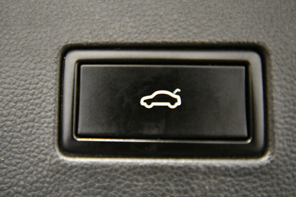 Used 2019 Volkswagen Atlas SE w/ Panoramic Sunroof Package image 26