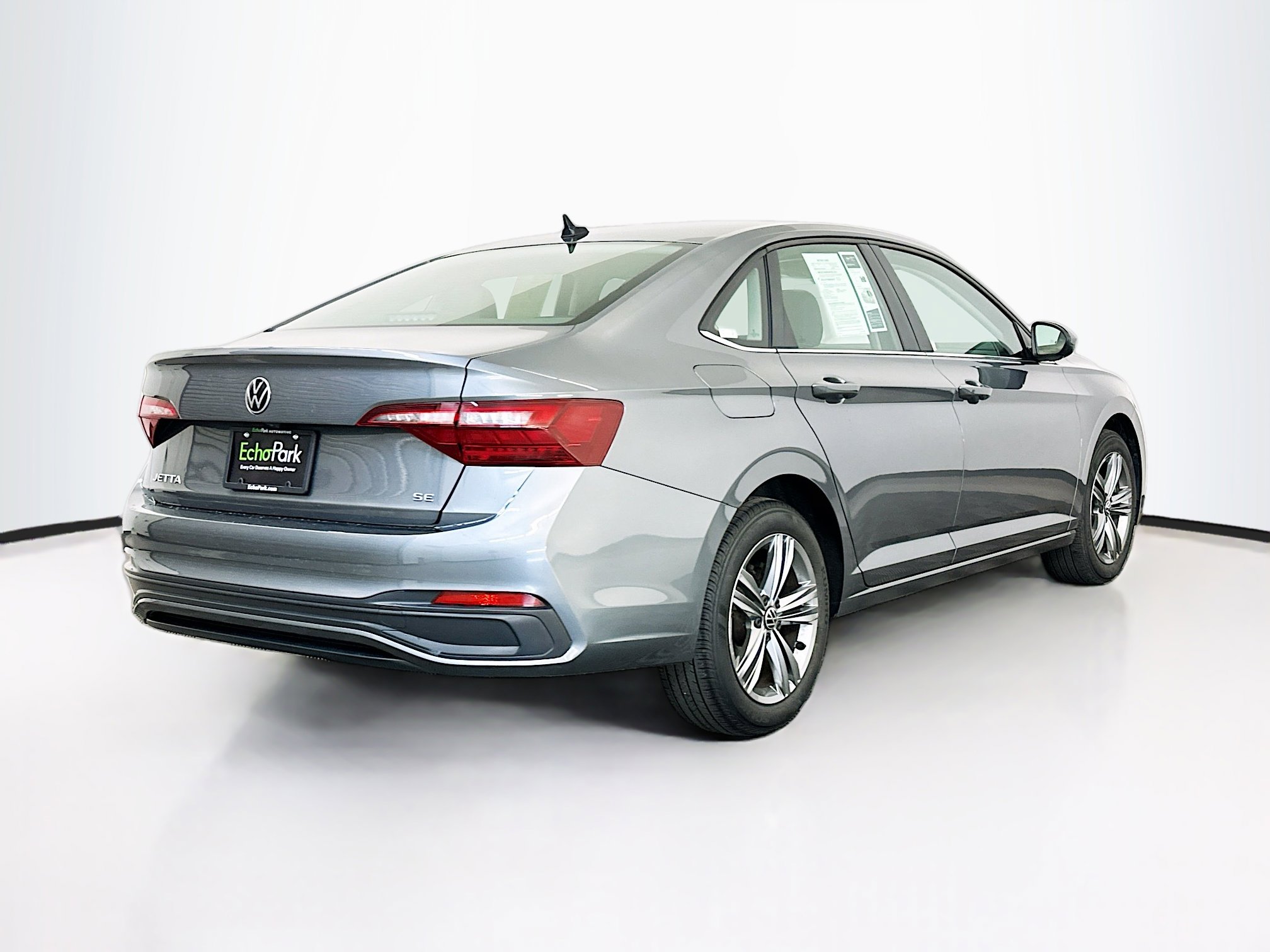 Used 2024 Volkswagen Jetta SE image 9