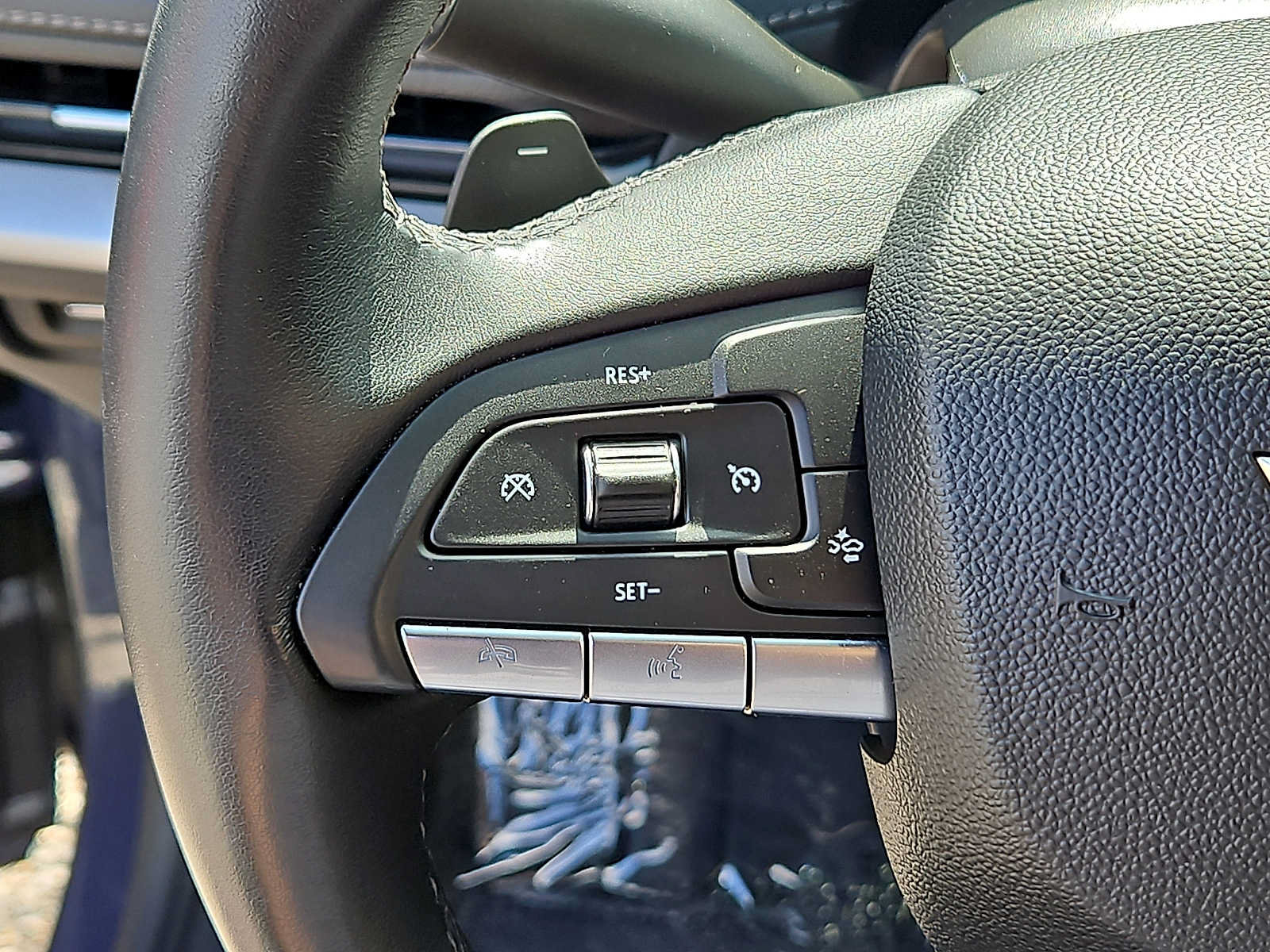 Used 2025 Cadillac XT4 Premium Luxury AWD/4WD image 21