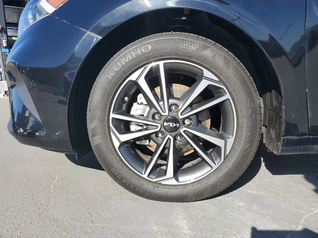 Used 2024 Kia Forte LXS image 6