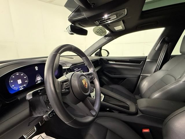 Used 2025 Porsche Macan 4S Electric AWD/4WD image 18