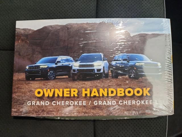 New 2025 Jeep Grand Cherokee Altitude image 35