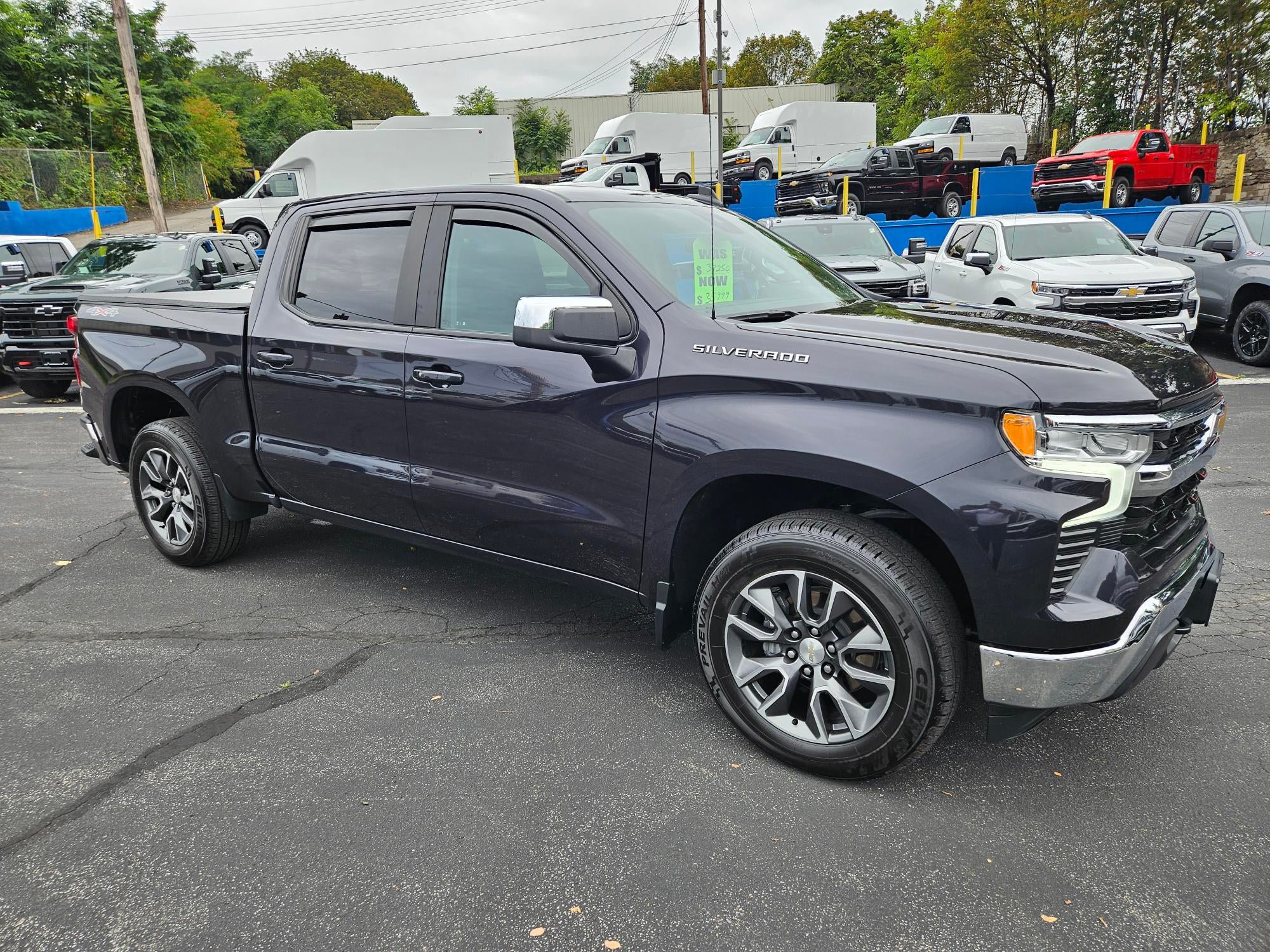 Used 2023 Chevrolet Silverado 1500 LT AWD/4WD image 1