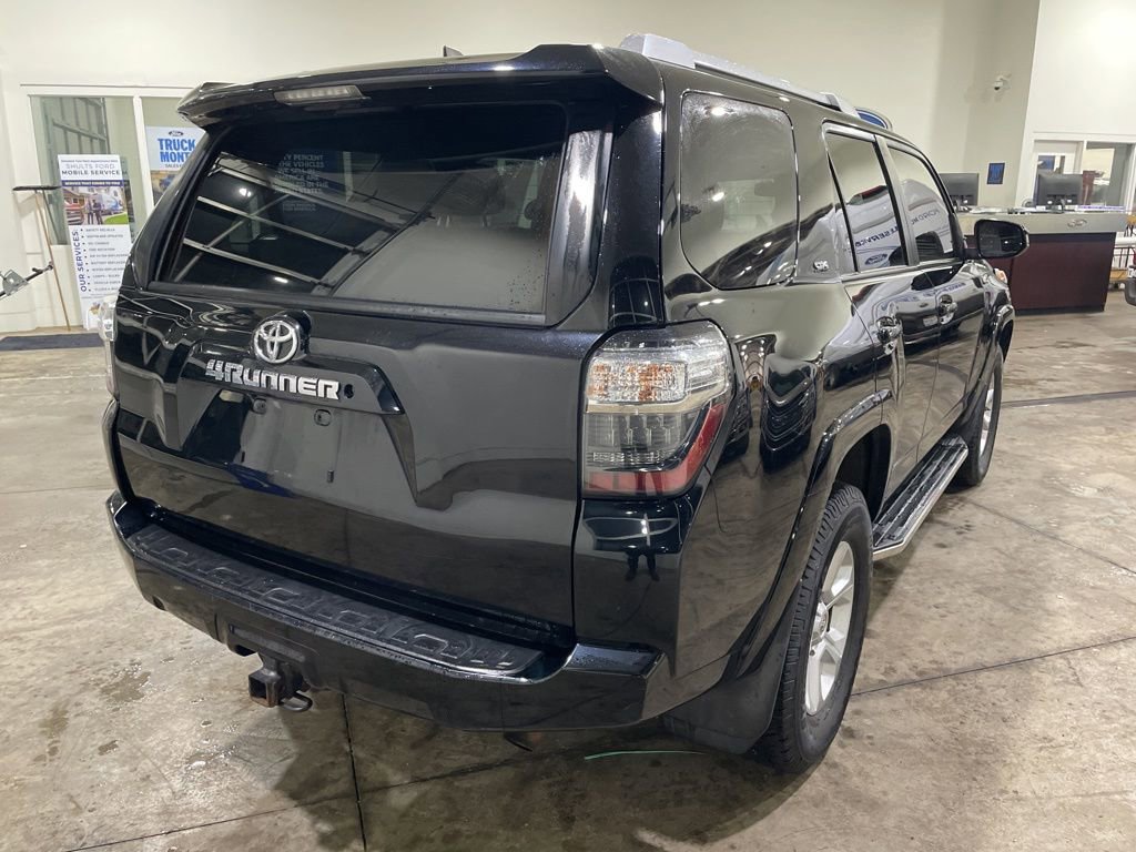 Used 2018 Toyota 4Runner SR5 AWD/4WD image 5