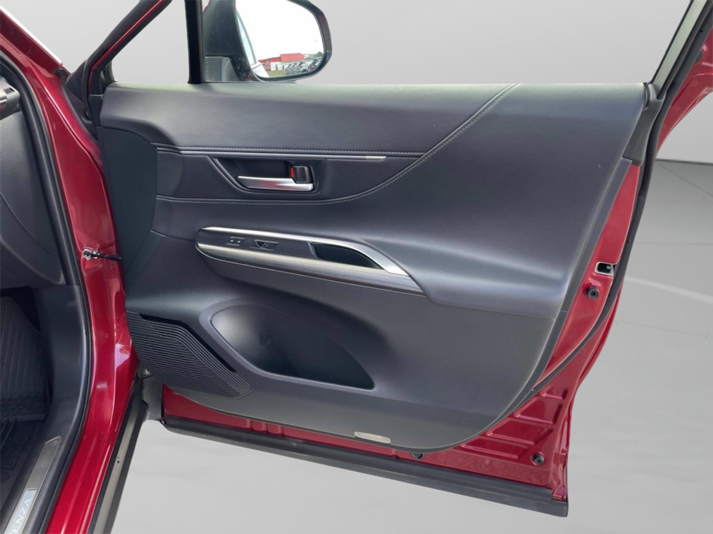 Used 2024 Toyota Venza Limited image 19