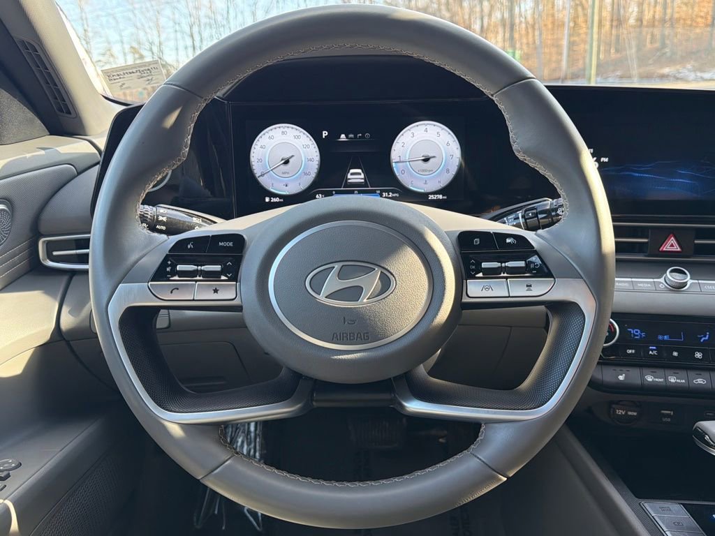 Used 2025 Hyundai Elantra SEL image 15