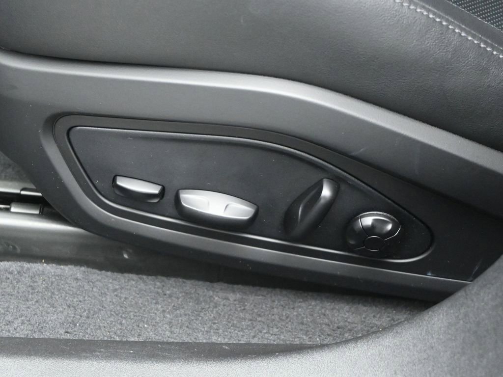 Used 2021 Porsche Taycan 4S image 9