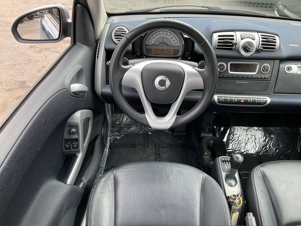 Used 2013 smart fortwo passion RWD image 22
