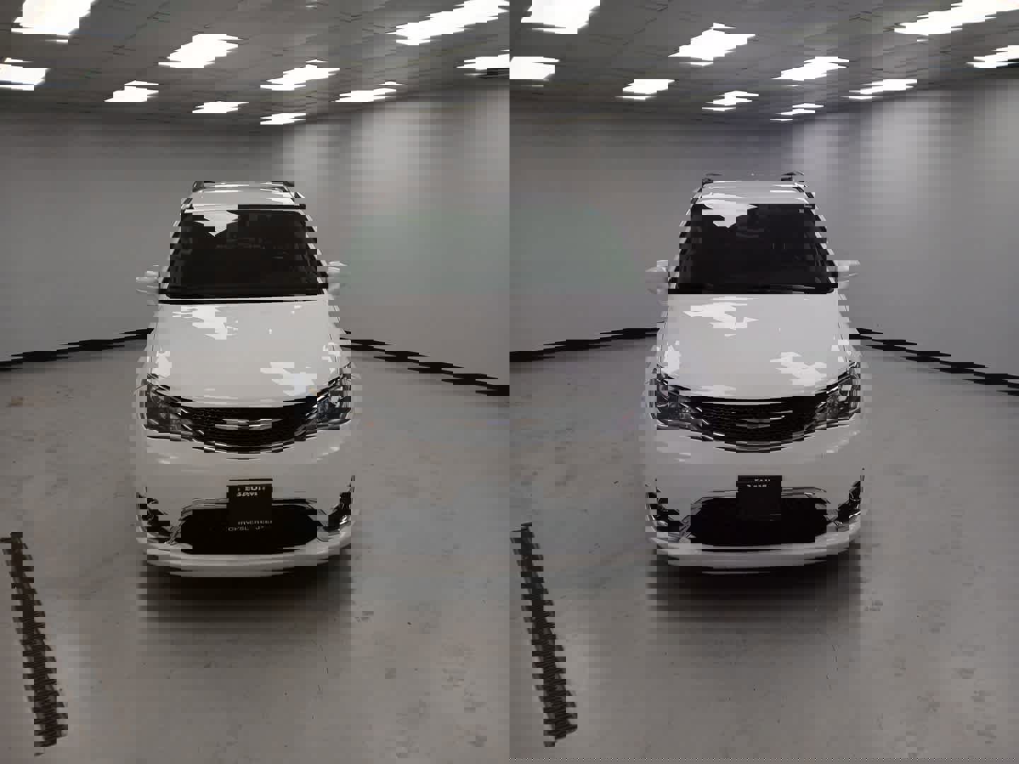 Used 2019 Chrysler Pacifica Touring Plus w/ Cold Weather Group image 3