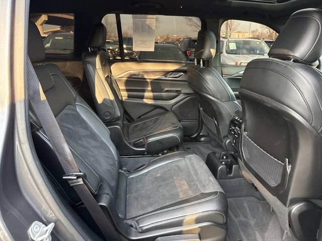 Used 2023 Jeep Grand Cherokee L Laredo image 11