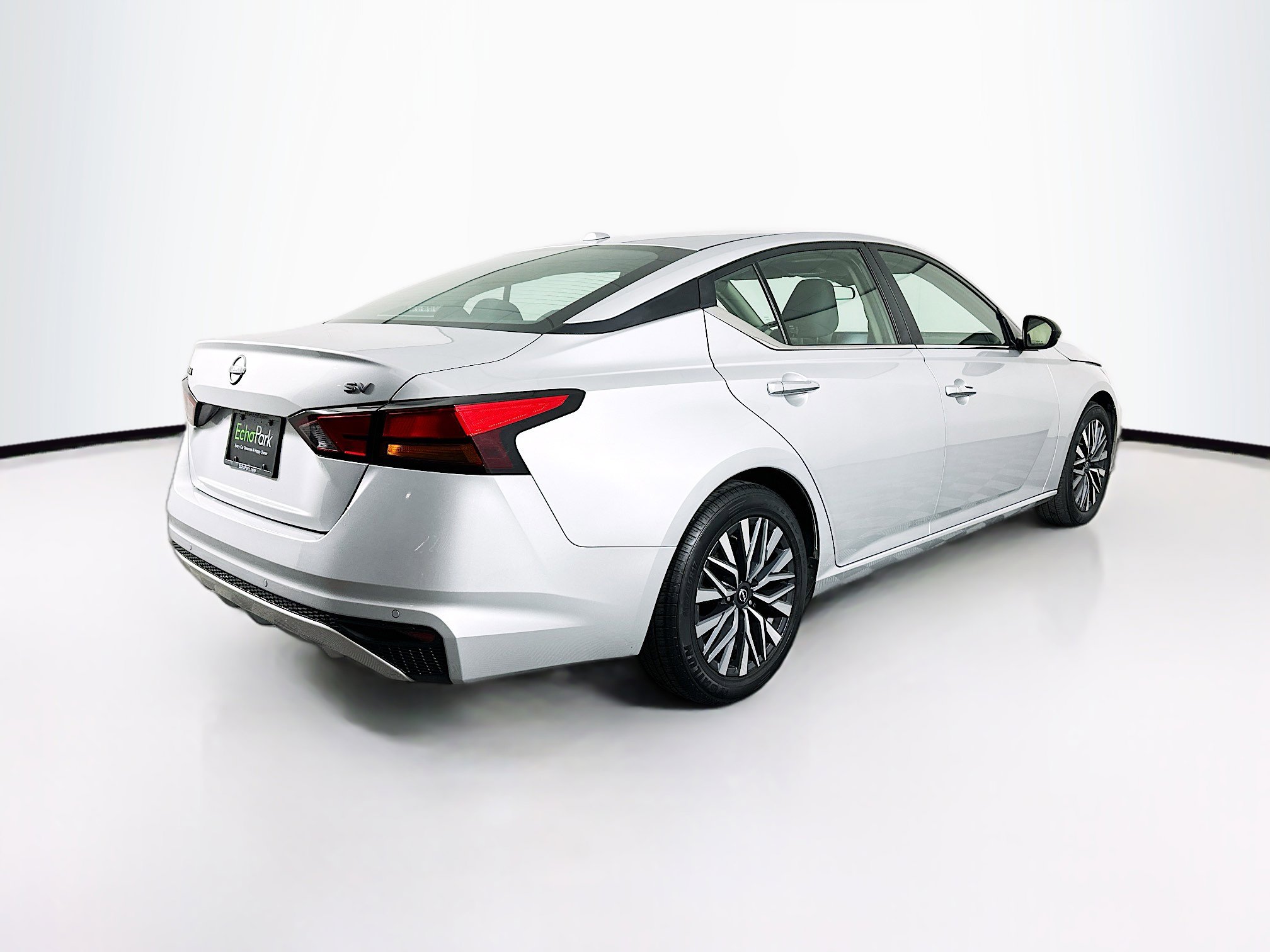 Used 2024 Nissan Altima 2.5 SV image 9