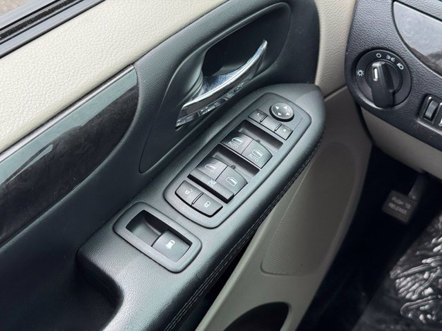 Used 2018 Dodge Grand Caravan SE FWD image 28