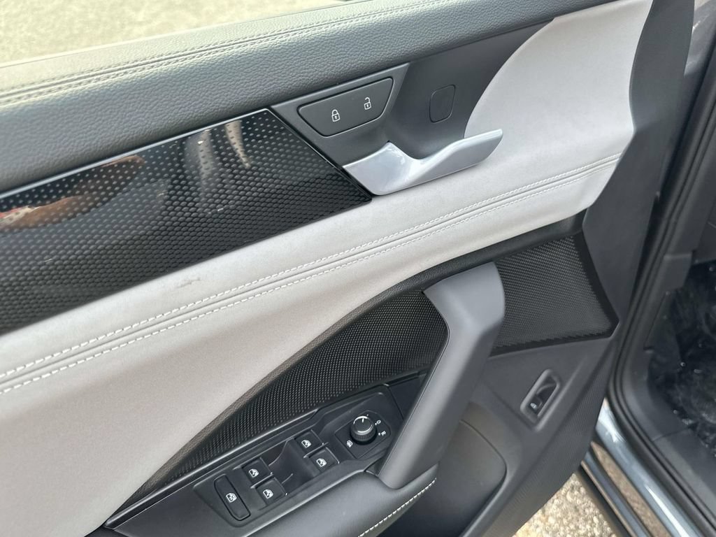 New 2026 Volkswagen Tiguan SE AWD/4WD image 11