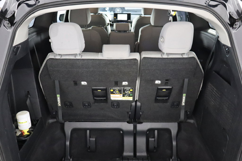 Used 2025 Toyota Sienna LE FWD image 14