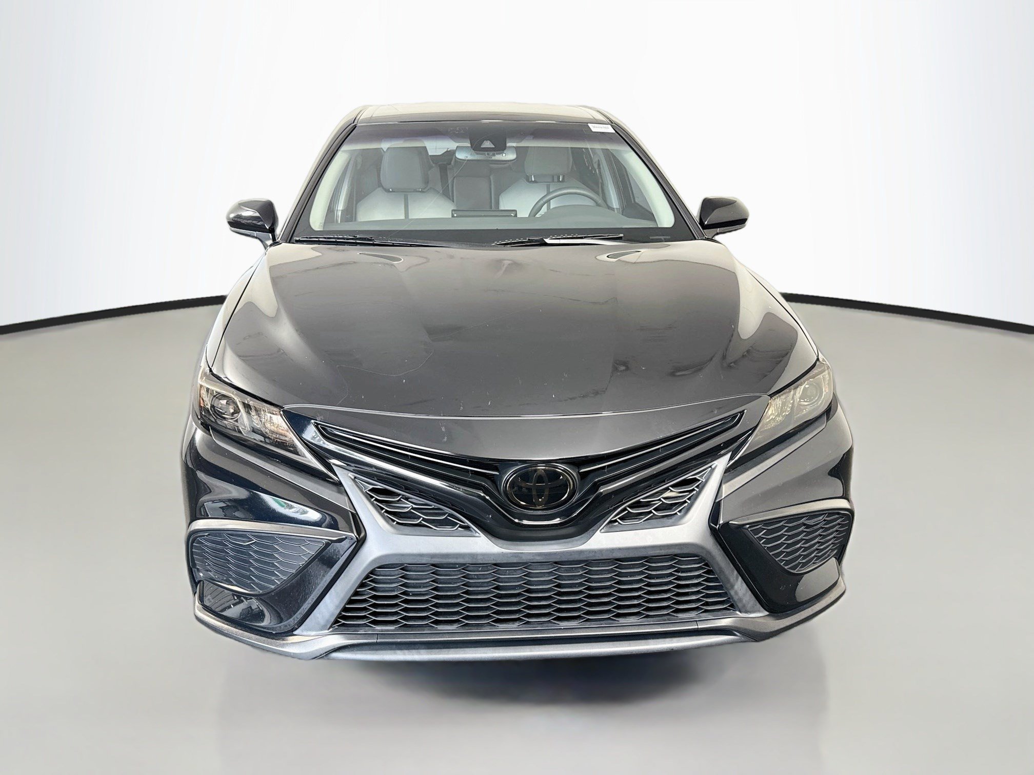 Used 2024 Toyota Camry SE w/ Convenience Package FWD image 2
