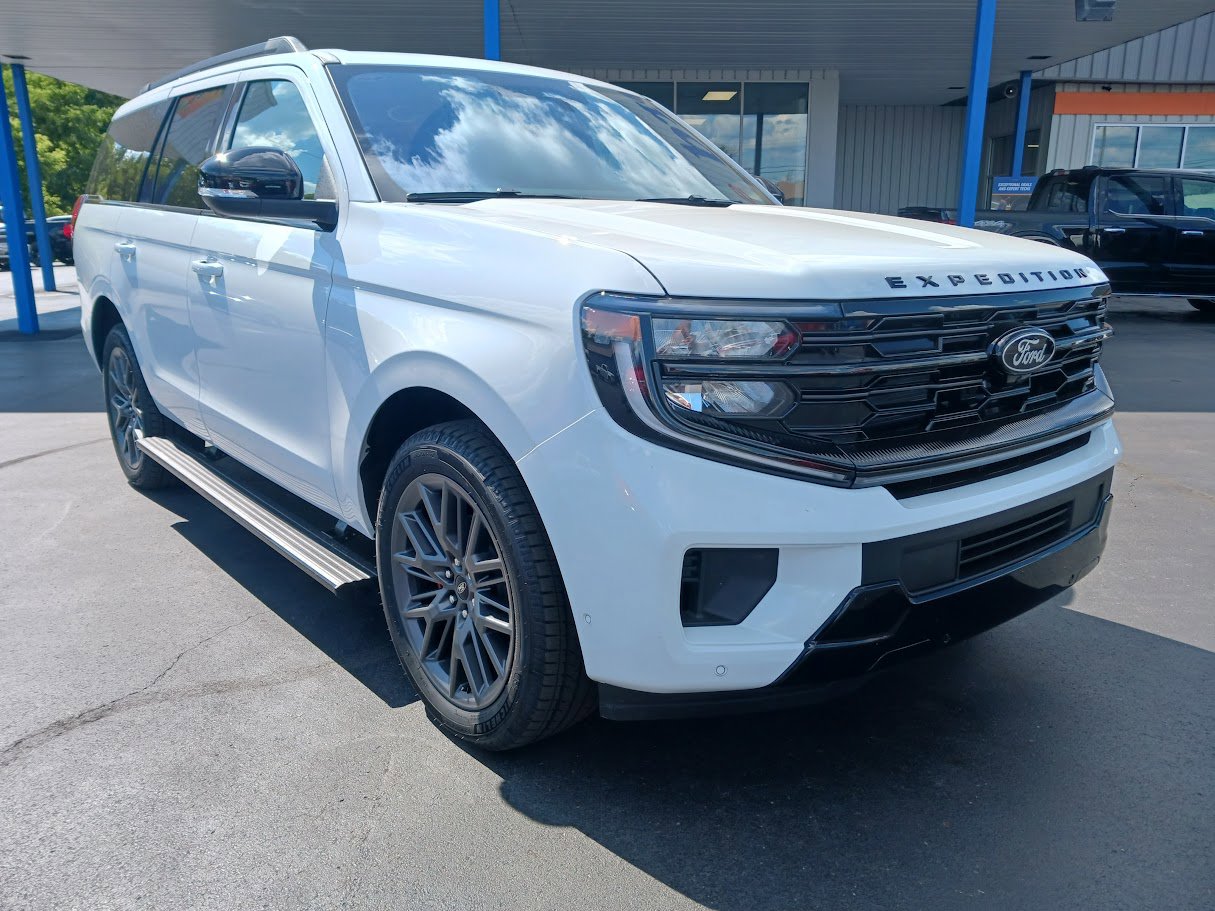 New 2025 Ford Expedition Platinum image 4